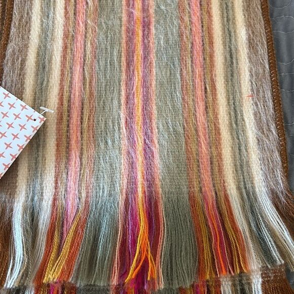 Beautiful alpaca scarf from Ecuador so soft and warm! - Picture 6 of 8